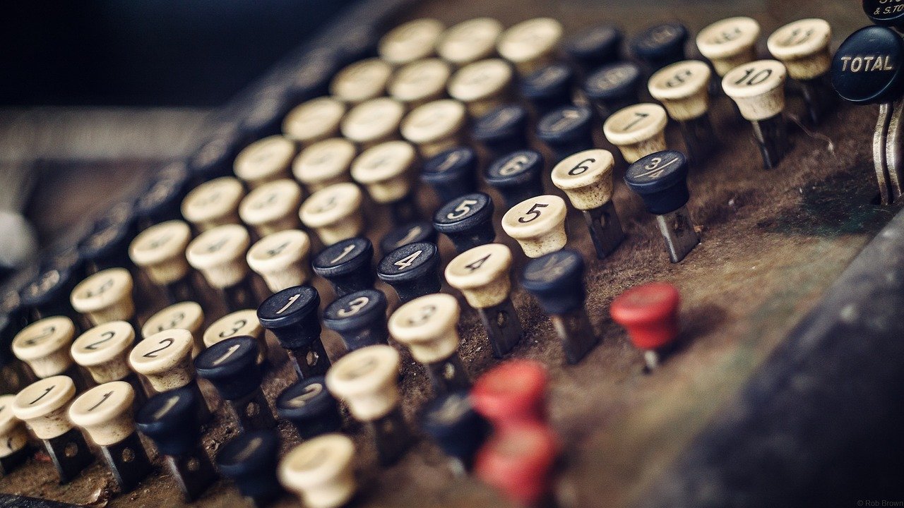 An old cash register, to be recycled for use with carbon credits, photo thanks to Rob Brown on Pixabay